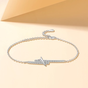 Bracelet pour femme en argent sterling 925 plaqué or rhodié avec breloque flèche et zircon serti griffe, sans nickel, sans plomb, minimaliste - Product Image 3