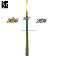 2025 vert forêt/vieux or deux couleurs Graduation Cap gland pendentif avec année plaque académique glands avec breloque