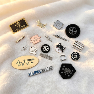 Étiquettes métalliques à coudre personnalisées avec logo gravé, accessoires vestimentaires pour maillots de bain et vêtements - Product Image 3