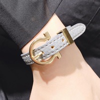 Bracelet en cuir avec boucle de montre en métal