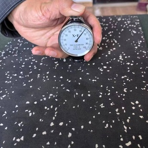Suelo de Vinilo Europeo Antideslizante para Interiores, Reemplaza los Azulejos de Plástico con Instalación por Clic para Gimnasios - Product Image 1