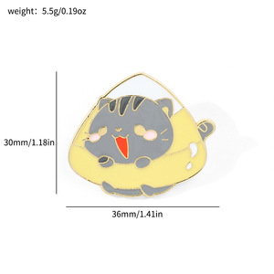 Großhandel: Personalisierte niedliche Katze in Box Emaille-Brosche – Gruseliges, lustiges Abzeichen für Taschen und Kleidung - Product Image 2