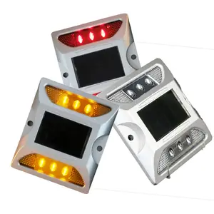 Espárragos reflectantes en autopista Cat Eye Road Reflector Solar Road Studs para seguridad vial