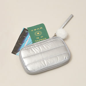 Bolsa de picnic multiusos de moda a rayas en la nube con certificado BSCI para guardar pasaportes y boletos - Product Image 3