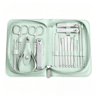 Kit de Manucure de Voyage de Luxe 17-en-1 en Acier Inoxydable, Style Vert Matcha, Trousse de Soin des Ongles de Poche, Coupe-Ongles Épais