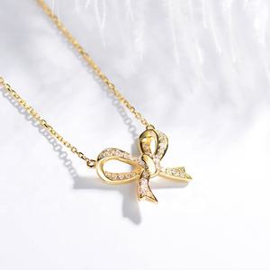 Collar de Oro Amarillo de 18K con Diseño de Mariposa y Diamante Moissanita para Mujer - Product Image 1