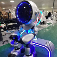 Grande sculpture d'astronaute robot en fibre de verre, statue d'art sur le thème spatial futuriste pour musée des sciences avec lumière LED