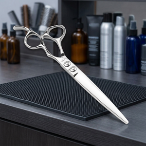 Ciseaux de coiffure professionnels de 7 pouces de la société Gold Tier Medical Instruments, manche en acier inoxydable, lame à pointe acérée - Product Image 3