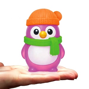 Juguete Antiestrés de Silicona Suave con Forma de Pingüino Luminoso de la Serie Navideña, Decoración Adorable para Escritorio - Product Image 3