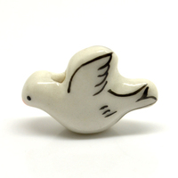 L'usine vend des conceptions personnalisées peintes à la main colombe de la paix perles animales en porcelaine pour la fabrication de bijoux pour enfants et cadeau touristique