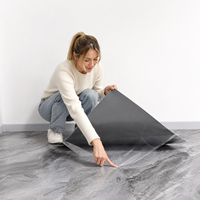 Dalles de sol en vinyle PVC auto-adhésives LVT à chevrons, blanches, pour usage commercial, imperméables, avec adhésif noir mat LVP
