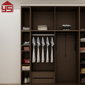 ตู้เสื้อผ้าบิลท์อินแบบไร้บานเปิด ติดตั้งตั้งแต่พื้นจรดเพดาน พร้อมลิ้นชักและราวแขวนเสื้อผ้า - Product Image 3