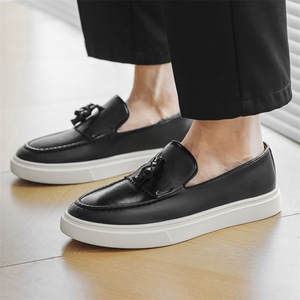Mocasines con borlas para hombre de talla grande, cómodos, suela blanda, punta redonda, estilo británico, Walking Show, fotografía callejera, zapatos de vestir informales - Product Image 4