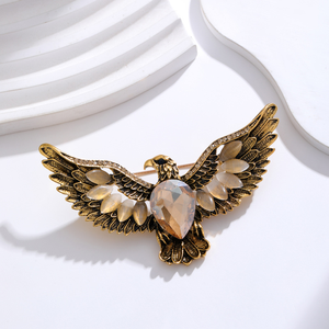Novo Retro Esmalte Águia Broche De Metal Pássaro Emblema Pin das Mulheres Neutro Água Diamante Animal Emblema Presente dos homens Poderoso Peito Flor - Product Image 3