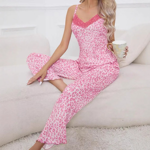 Pyjama sexy en imprimé léopard pour femmes, vêtements de détente en soie glacée fine pour l'été, nouvel ensemble deux pièces populaire. - Product Image 2