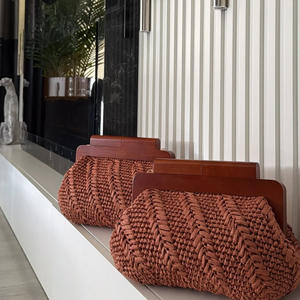 Sac à <span class=keywords><strong>main</strong></span> en paille <span class=keywords><strong>de</strong></span> raphia rouge classique haut <span class=keywords><strong>de</strong></span> gamme, doux au toucher, fabriqué par un fabricant OEM, sac à <span class=keywords><strong>main</strong></span> en paille <span class=keywords><strong>de</strong></span> raphia fait <span class=keywords><strong>main</strong></span> au crochet - Product Image 1