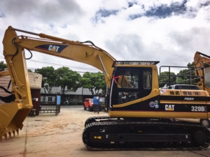 Excavatrice sur chenilles Caterpillar 320BL d'occasion en bon état, provenance Japon. CAT 320B 320BL 320C 320CL 320D. Matériel lourd d'occasion en vente. - Product Image 6