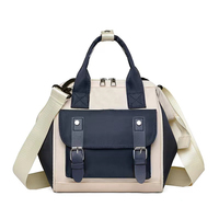 Sac à langer moderne pour bébé avec organisateur de couches suspendu