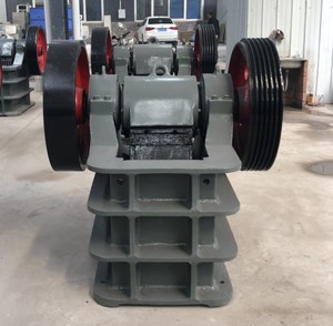 Concasseur à mâchoires robuste |   Machine de broyage puissante pour roches dures massives - Product Image 1