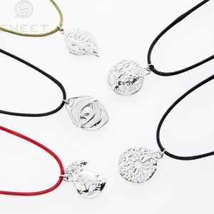 Nouveau à la mode en acier inoxydable 316L <span class=keywords><strong>jésus</strong></span> pendentif collier plaqué or à la main en cuir noir cordon tressé chrétien bijoux cadeau - Product Image 3