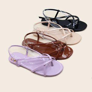 <span class=keywords><strong>Sandalias</strong></span> <span class=keywords><strong>brillantes</strong></span> de playa de verano con punta de clip para <span class=keywords><strong>mujer</strong></span> de calidad <span class=keywords><strong>Sandalias</strong></span> <span class=keywords><strong>planas</strong></span> casuales de moda de suela blanda para <span class=keywords><strong>mujer</strong></span> que combinan con todo - Product Image 1