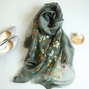 Fonesun-SKF33 lunghi fiori ricamati <span class=keywords><strong>sciarpa</strong></span> di <span class=keywords><strong>lana</strong></span> di seta per le donne accessorio elegante per le stagioni autunnali - Product Image 1