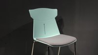 Échantillon gratuit chaise de conférence ergonomique en plastique sans bras pour les visiteurs d'événements de train empilable pour les salles de réunion et les gymnases extérieurs