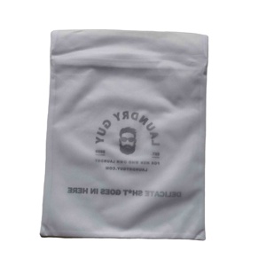 कस्टम ब्लैक पॉलिएस्टर नेट मेल वॉश बैग घर के उपयोग के लिए ठीक जाली कपड़े धोने का बैग - Product Image 6