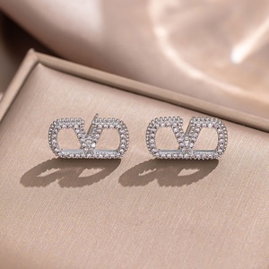 Set di Collana e <span class=keywords><strong>Orecchini</strong></span> di <span class=keywords><strong>Lusso</strong></span> a Forma di V per Donne, Nuova Collezione di Gioielli in Acciaio Inossidabile con Diamanti, Marche Famose - Product Image 5
