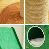 Arbre à chat en feutre pour Noël avec griffoir en sisal et maisonnette pour chat