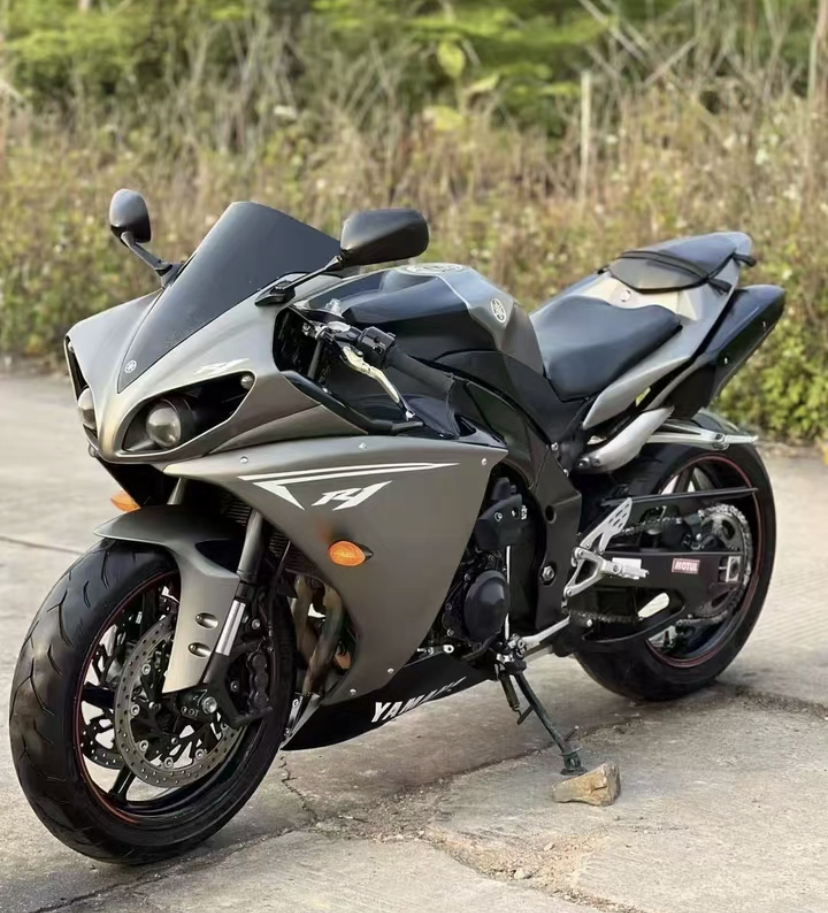 Подержанный гоночный мотоцикл 1000cc
