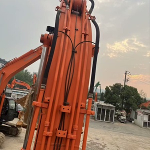 Excavatrice d'occasion Hitachi modèle 2022, 35 tonnes, équipement de construction lourd, couleur orange, type chenillé, capacité de la benne de 1,62 m³ - Product Image 3