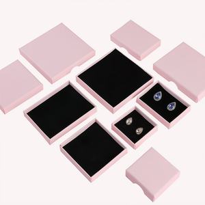 Boîte à <span class=keywords><strong>bijoux</strong></span> <span class=keywords><strong>de</strong></span> luxe en carton blanc recyclable avec couvercle et base, idéale pour la présentation personnalisée <span class=keywords><strong>de</strong></span> colliers et <span class=keywords><strong>de</strong></span> boucles d'oreilles <span class=keywords><strong>de</strong></span> <span class=keywords><strong>marque</strong></span> - Product Image 2