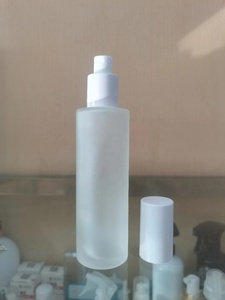 Sang Trọng Và Giá Rẻ Giá Bán Buôn Frosted Mỹ Phẩm Dầu Độc Đáo Rõ Ràng 5Ml <span class=keywords><strong>10Ml</strong></span> 30 Ml 50Ml 120Ml 1 Oz 2 Oz 3 Oz 4Oz Thủy Tinh Nhỏ Giọt B - Product Image 3