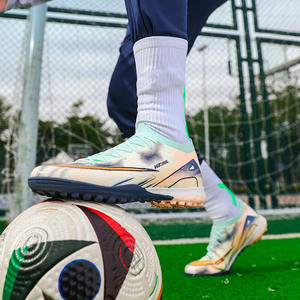 Chaussures d'entraînement <span class=keywords><strong>de</strong></span> football pour hommes et femmes pour les étudiants Chaussures <span class=keywords><strong>de</strong></span> football <span class=keywords><strong>de</strong></span> compétition en salle Longues pointes Absorption des chocs Conception antidérapante - Product Image 2