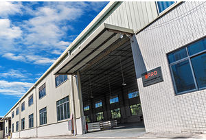 Fenêtre coulissante en verre de petite taille en <span class=keywords><strong>aluminium</strong></span> <span class=keywords><strong>Schuco</strong></span> avec isolation thermique noire - Product Image 3