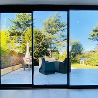 Fenêtres et portes coulissantes en aluminium modernes CBMmart avec persiennes, verre trempé, isolation thermique, réduction du bruit, anti-corrosion
