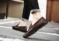 Mocassins Homme Tendance 2026 Nouvelle Collection Décontractés en Daim de Vache Respirants à Enfiler Style Preppy Semelles Souples pour la Conduite