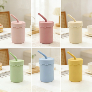Tasse d'apprentissage en silicone 360° pour bébé, avec couvercle et paille, idéale pour l'eau et les voyages – Nouveauté irrésistible - Product Image 2