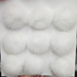 Nouvelles idées de produits 2023 : Pompons en <span class=keywords><strong>fourrure</strong></span> de <span class=keywords><strong>renard</strong></span> pour la fabrication de <span class=keywords><strong>porte</strong></span>-clés pour filles, utilisation sur vêtements, couleur personnalisée, service OEM - Product Image 4
