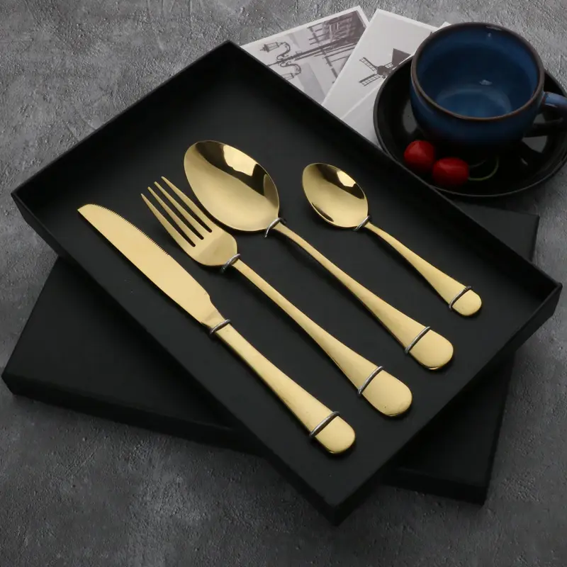 عرض الهدايا الترويجية 4-piece الخالدة تصميم أنيق مطلية بالذهب الفولاذ المقاوم للصدأ أطباق مع شوكة سكين وملعقتين