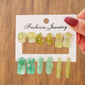 Boucles d'oreilles en forme de cœur en résine, bijoux colorés à la mode pour femmes, à porter au quotidien - Product Image 4
