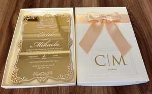 Su misura specchio oro acrilico Quinceanera festa di compleanno carta di <span class=keywords><strong>invito</strong></span> a nozze con scatola e Bowknot - Product Image 3