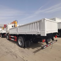 Camion grue Sinotruk HOWO 3,2 tonnes 4x2 240 ch Diesel Weichai, boîte de vitesses manuelle neuve Euro 3 MLD 6 vitesses, cabine couchette à toit plat