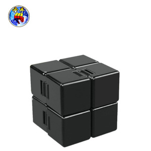 Saint Hand Infinite Cube Black, jouet pliable anti-stress pour enfants de 5 à 14 ans, unisexe - Product Image 1