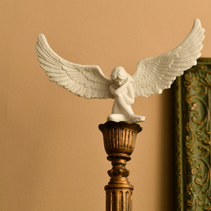 Estatua de Ángel creativa personalizada al por mayor, escultura de querubín conmemorativo con alas blancas de resina para estante, decoración de sala de estar y dormitorio - Product Image 4