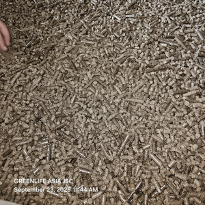 Pellets de biomasa de acacia de 8mm de Vietnam/combustible renovable de alta eficiencia para calor y energía - Product Image 1