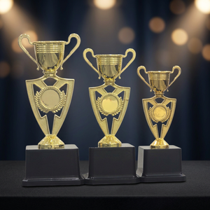 Trophée Pyramidal en Plastique à Double Anse, Imprimé UV, Prix Compétitif, Cadeau d'Affaires, Promotionnel pour Activités Sportives - Product Image 1