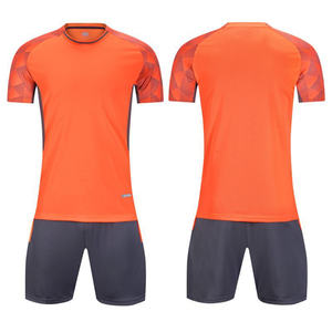 Ensemble de vêtements de sport pour hommes avec logo personnalisé, taille plus - T-shirt à manches courtes respirant et confortable, short ample, logo pour le football - Product Image 2