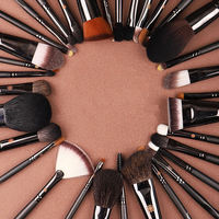 Série Picasso # Pinceau surligneur en forme de flamme 133 pour une application de maquillage précise, fibres synthétiques, manche en bois, tube en cuivre